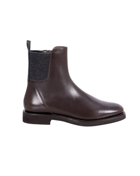 Shop BRUNELLO CUCINELLI  Stivaletto: Brunello Cucinelli Chelsea Boot in vitello mat con Shiny Detail.
Chiusura con zip laterale sul lato interno.
Fasce elastiche laterali.
Fodera in pelle.
Suola in micro leggero.
Battistrada in micro leggero.
Decorazione in monile Nickel-free.
L'alzata misura 3 cm.
Composizione: 100% Pelle.
Fabbricato in Italia.. MZOLG3033-C8279